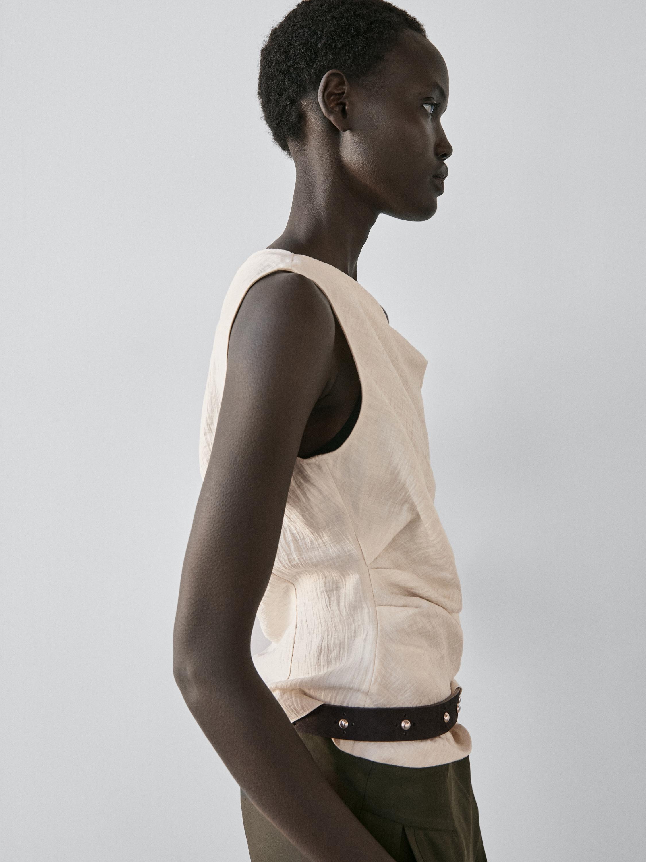 Top asymétrique avec nœud